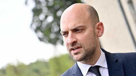 Sommet de l'IA en France en février : l'intelligence artificielle "doit être au service du bien commun" et non "entre les mains d'acteurs malveillants", estime Jean-Noël Barrot